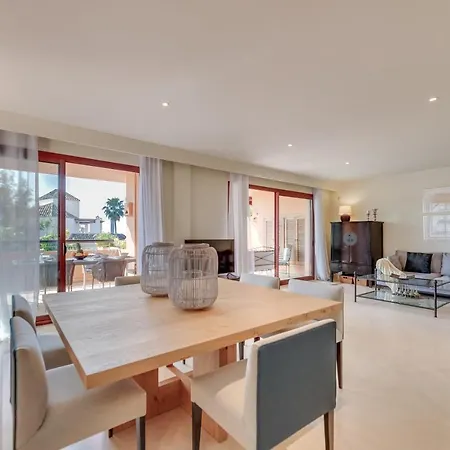 Vacation I Duplex Con Encanto Bahia, 280m2 Duplex Penthouse, Luxury Complex, A Minute From The Beach, 24-7 Security, In Town Lejlighed Marbella