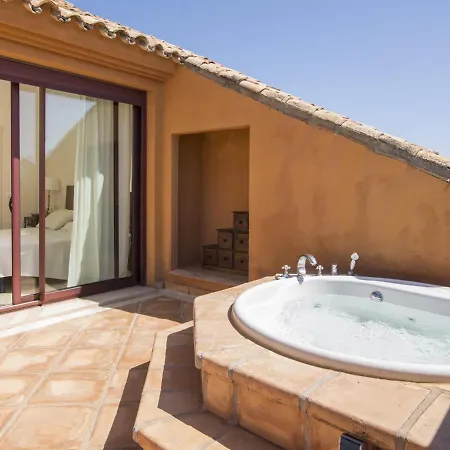 Lejlighed Vacation I Duplex Con Encanto Bahia, 280m2 Duplex Penthouse, Luxury Complex, A Minute From The Beach, 24-7 Security, In Town Marbella